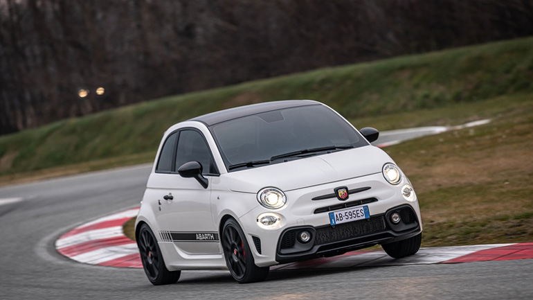 Σε όλα τα Abarth 595 το σύστημα τηλεμετρίας